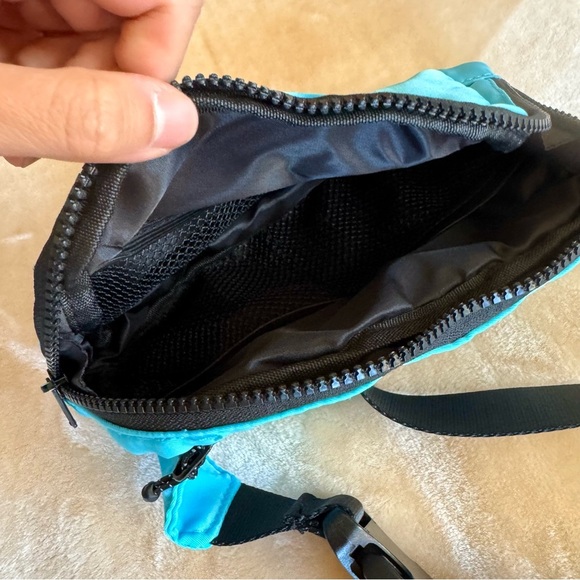 Vintage Nylon Sky Blue Crossbody Bag - Picture 3 of 4